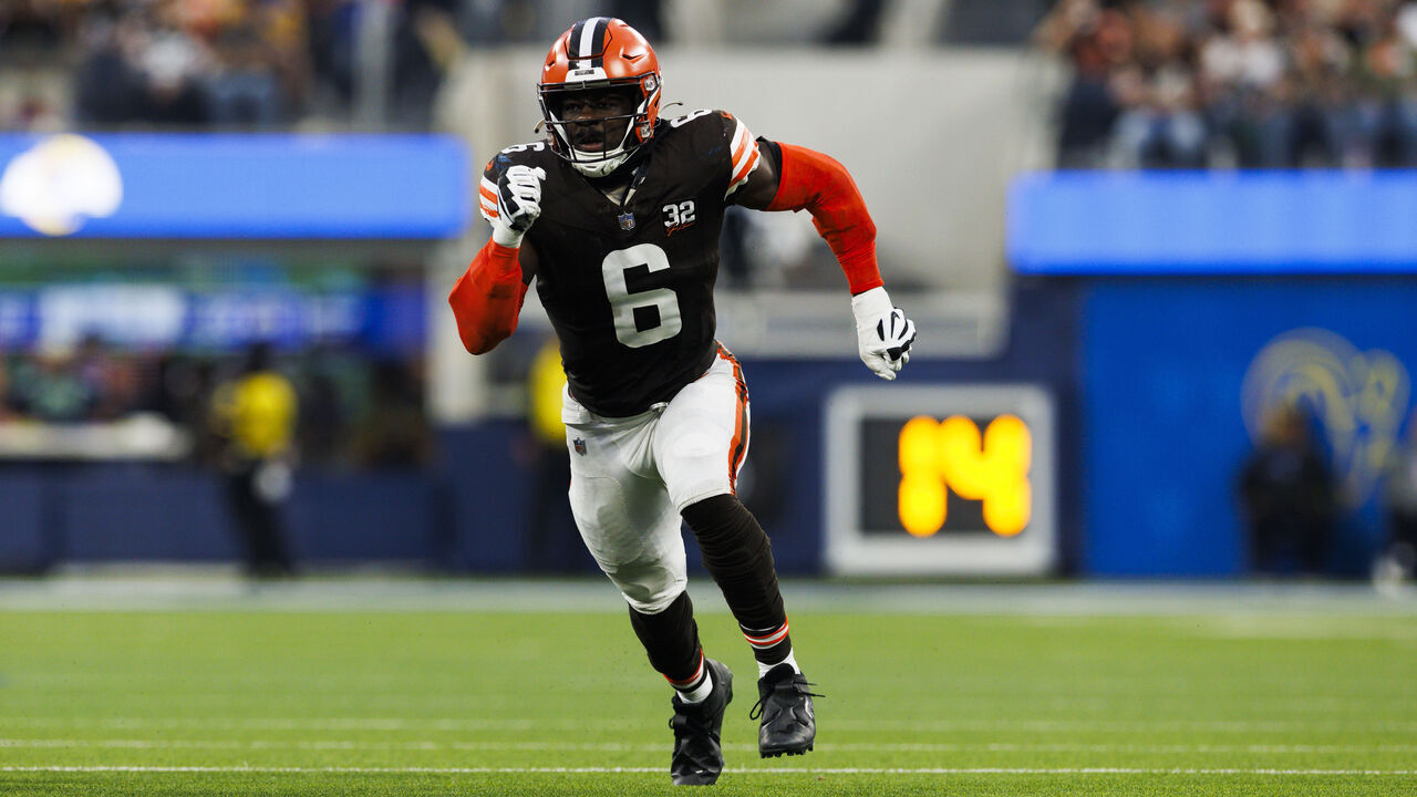 INGLEWOOD, CALIFORNIA - DECEMBER 03: Jeremiah Owusu-Koramoah #6 of the Cleveland Browns rushes the edge during a game against the Los Angeles Rams at SoFi Stadium on December 03, 2023 in Inglewood, California.