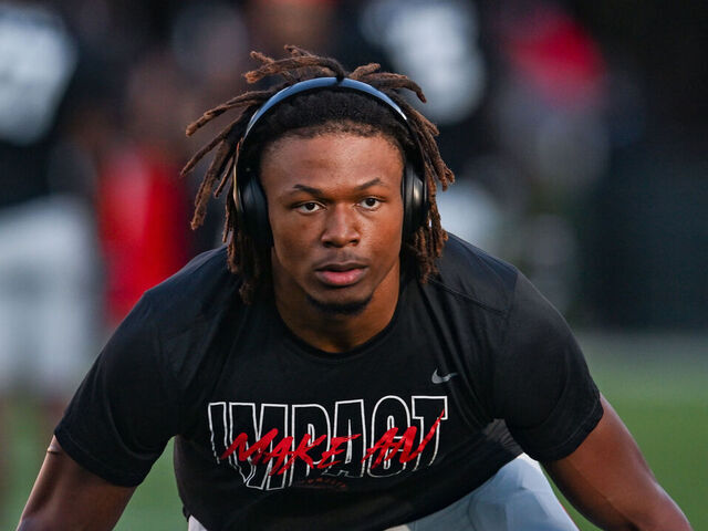 ATLANTA, GA SEPTEMBER 23: Georgia linebacker Darris Smith (19) warms up prior to the start of the college football game between the UAB Blazers and the Georgia Bulldogs on September 23rd, 2023 at Sanford Stadium in Athens, GA.