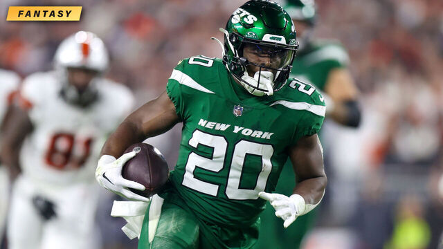 Fantasy: Strategy for drafting in the middle of each round