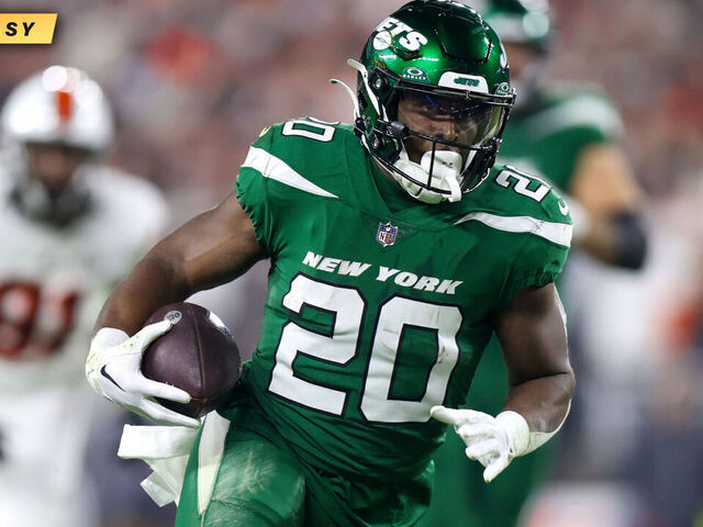 Fantasy: Strategy for drafting in the middle of each round