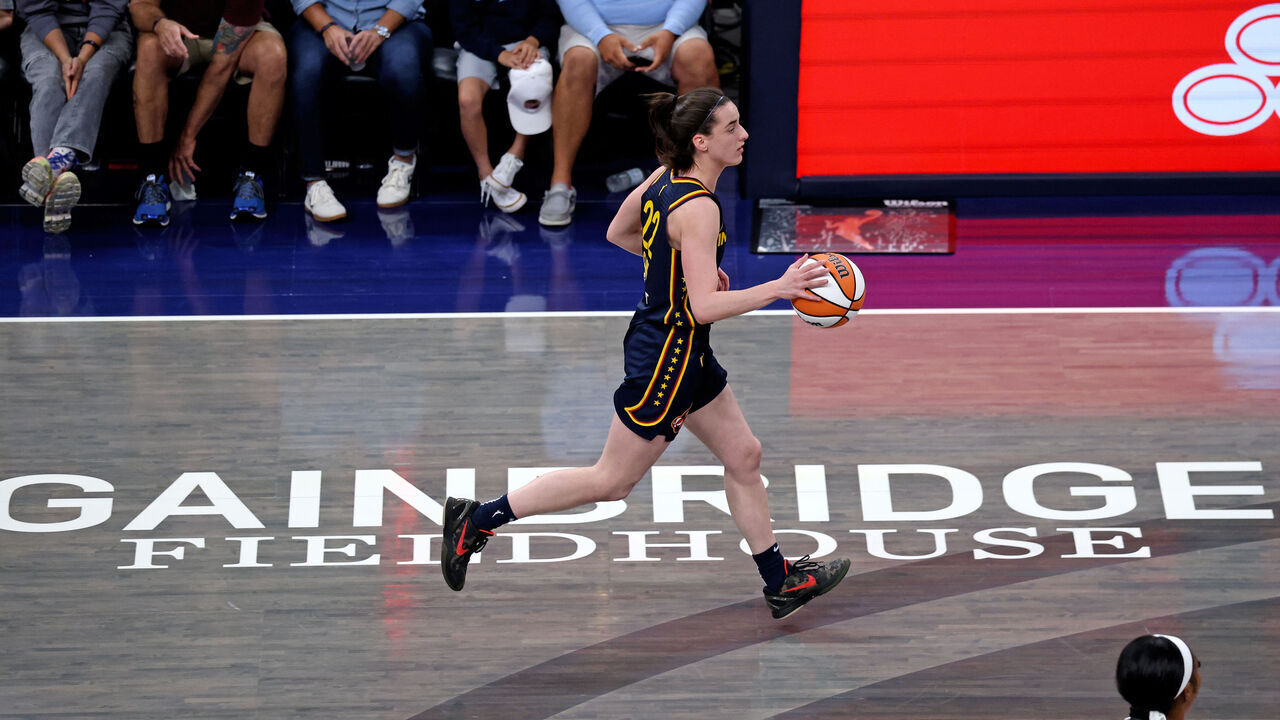 INDIANAPOLIS, IN - JULY 10: Indiana Fever guard Caitlin Clark (22) brings the ball up court against the Washington Mystics on July 10, 2024, at Gainbridge Fieldhouse in Indianapolis, Indiana.