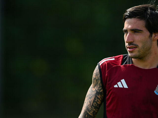 HERZOGENAURACH, GERMANY - JULY 19: Sandro Tonali looks on during the Pre Season Training Session at the Adidas HomeGround Training Facilities on July 19, 2024 in Herzogenaurach, Germany.