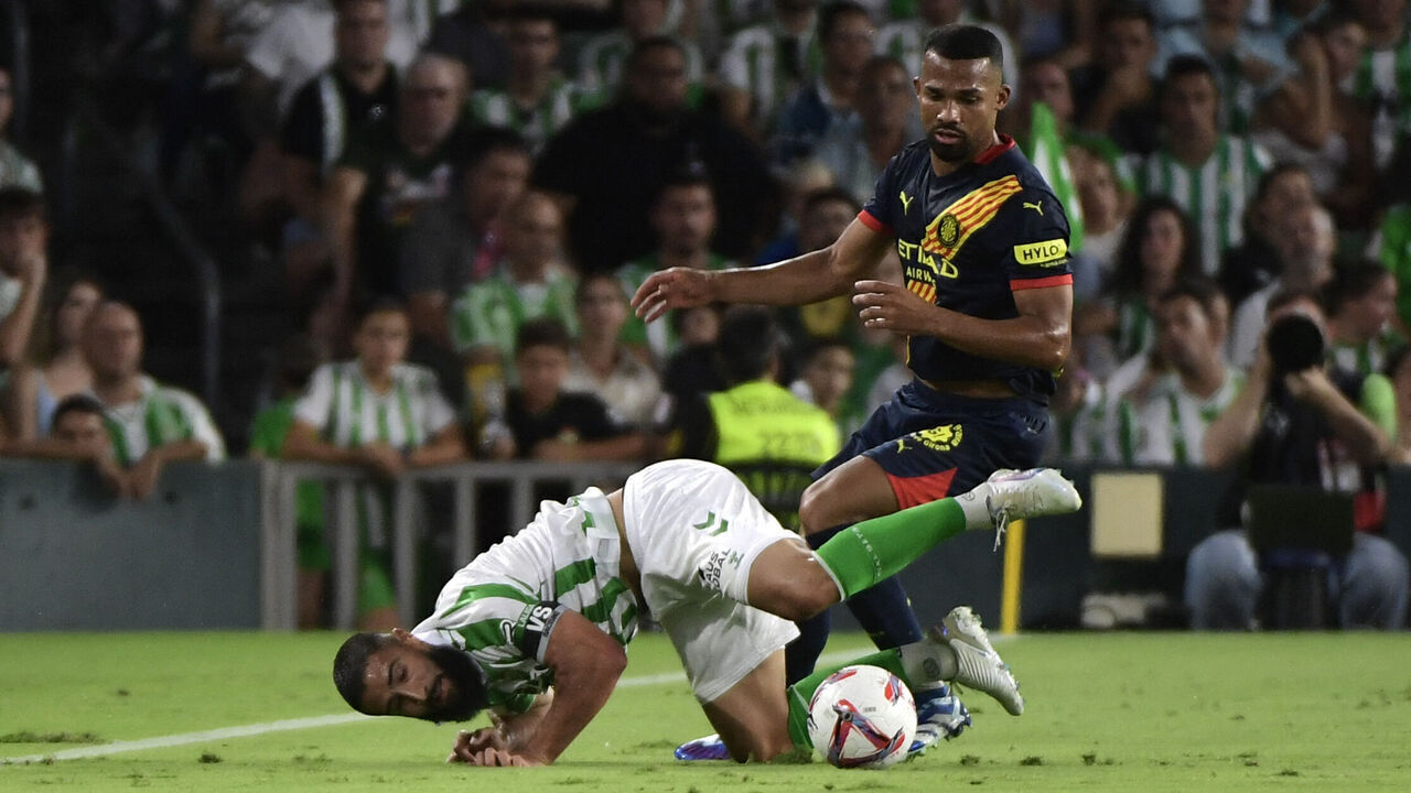 Real Betis' French midfielder #08 Nabil Fekir fights for the ball with Girona's Venezuelan midfielder #21 Yangel Herrera during the Spanish league football match between Real Betis and Girona FC at the Benito Villamarin stadium in Seville on August 15, 2024.