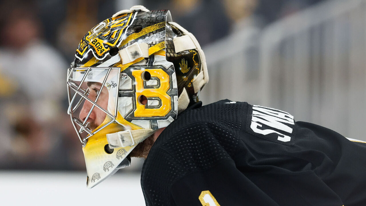 BOSTON, MASSACHUSETTS - MAY 17: Jeremy Swayman #1 of the Boston Bruins tends goal against the Florida Panthers during the second period in Game Six of the Second Round of the 2024 Stanley Cup Playoffs at the TD Garden on May 17, 2024 in Boston, Massachusetts. The Panthers won 2-1 to advance to the Eastern Conference final.