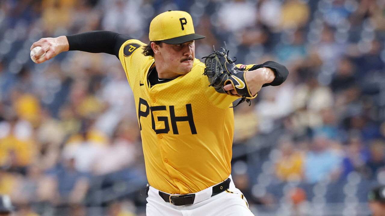 PITTSBURGH, PA - AUGUST 16: Pittsburgh Pirates pitcher Paul Skenes (30) delivers a pitch during an MLB game against the Seattle Mariners on August 16, 2024 at PNC Park in Pittsburgh, Pennsylvania.