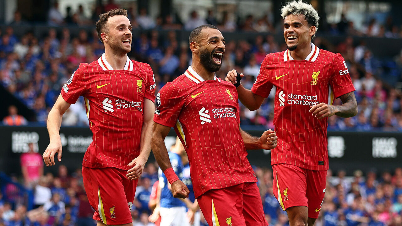 IPSWICH, ENGLAND - AUGUST 17: Mohamed Salah of Liverpool celebrates scoring his team's second goal with teammates Diogo Jota and Luis Diaz during the Premier League match between Ipswich Town FC and Liverpool FC at Portman Road on August 17, 2024 in Ipswich, England.