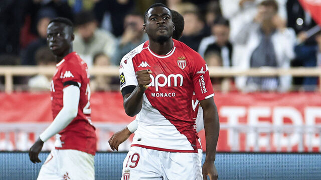 Monaco's French midfielder #19 Youssouf Fofana (R) celebrates with teammates after scoring his team's first goal during the French L1 football match between AS Monaco and Lille (LOSC) at the Louis II Stadium (Stade Louis II) in the Principality of Monaco on April 24, 2024.