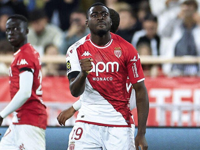 Monaco's French midfielder #19 Youssouf Fofana (R) celebrates with teammates after scoring his team's first goal during the French L1 football match between AS Monaco and Lille (LOSC) at the Louis II Stadium (Stade Louis II) in the Principality of Monaco on April 24, 2024.