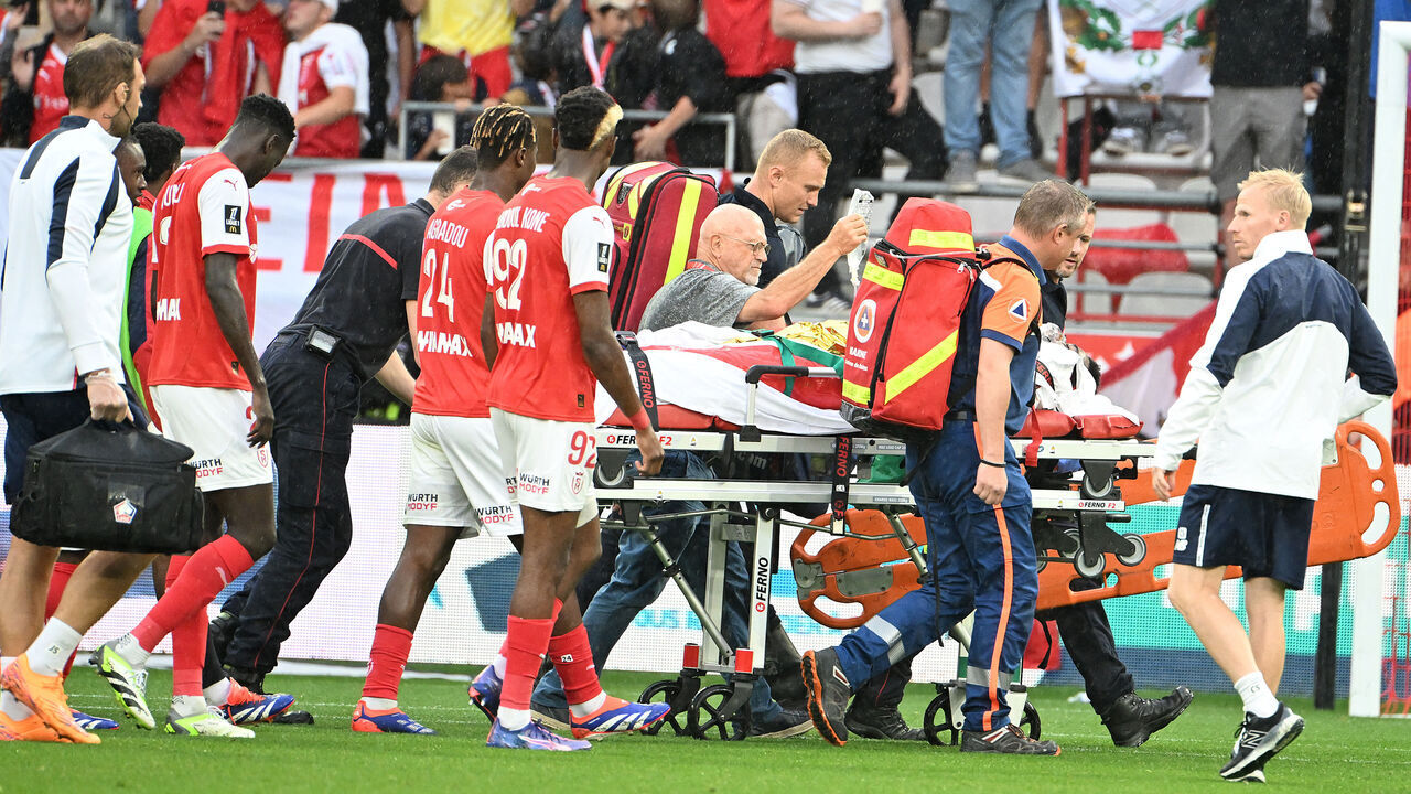 Rennes' players walk next to Lille's English forward Angel Gomes evacuated on a stretcher off the pitch after being injured during the French L1 football match between Stade de Reims and Lille LOSC at the Stade Auguste-Delaune in Reims, northern France, on August 17, 2024.