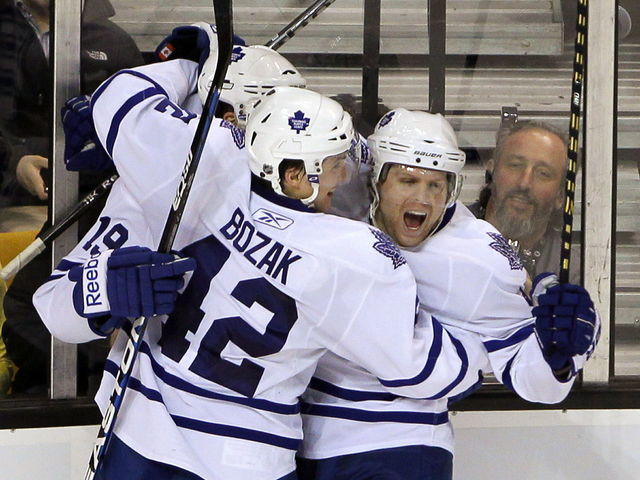 Report: Maple Leafs trying to move Tyler Bozak