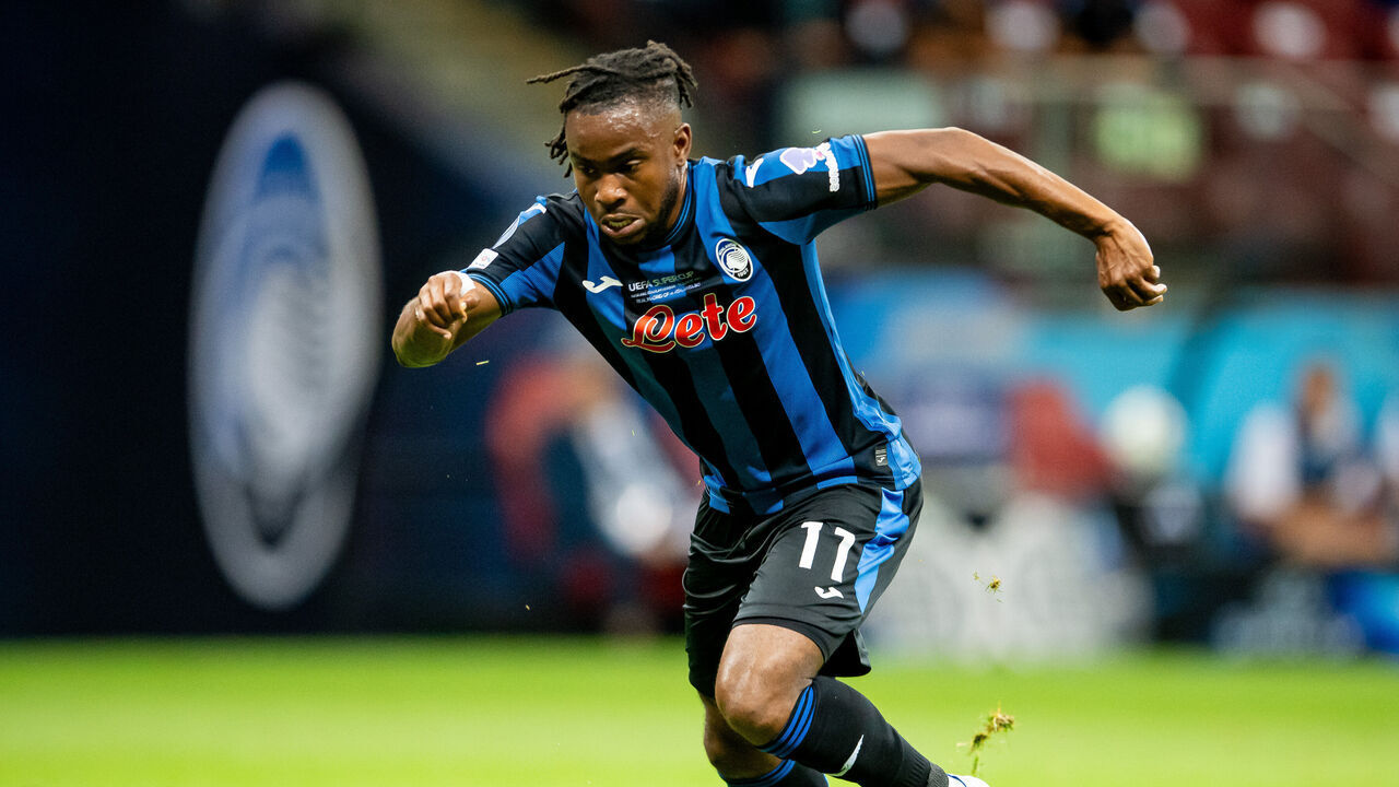 WARSAW, POLAND - AUGUST 14: Ademola Lookman of Atalanta BC controls the ball during the UEFA Super Cup 2024 match between Real Madrid and Atalanta BC at National Stadium on August 14, 2024 in Warsaw, Poland.