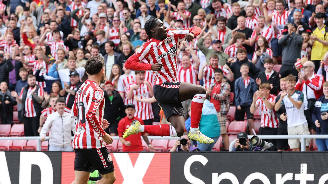 SUNDERLAND, ENGLAND - AUGUST 18 Elixir Mayenda of Sunderland scores the second goal and celebrates during he Sky Bet Championship match between Sunderland and Sheffield Wednesday at Stadium of Light on August 18, 2024 in Sunderland, United Kingdom.