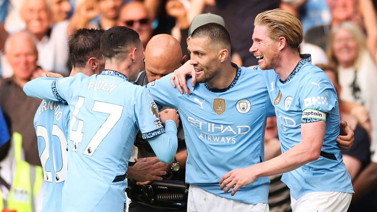 Manchester City's Croatian midfielder #08 Mateo Kovacic (2nd R) celebrates after scoring his team second goal during the English Premier League football match between Chelsea and Manchester City at Stamford Bridge in London on August 18, 2024.