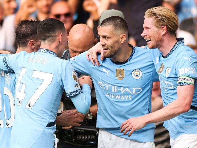 Manchester City's Croatian midfielder #08 Mateo Kovacic (2nd R) celebrates after scoring his team second goal during the English Premier League football match between Chelsea and Manchester City at Stamford Bridge in London on August 18, 2024.