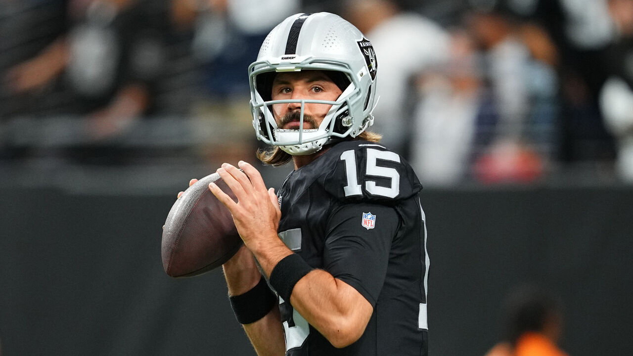 LAS VEGAS, NEVADA - AUGUST 17: Quarterback Gardner Minshew #15 of the Las Vegas Raiders warms up before a preseason game against the Dallas Cowboys at Allegiant Stadium on August 17, 2024 in Las Vegas, Nevada.