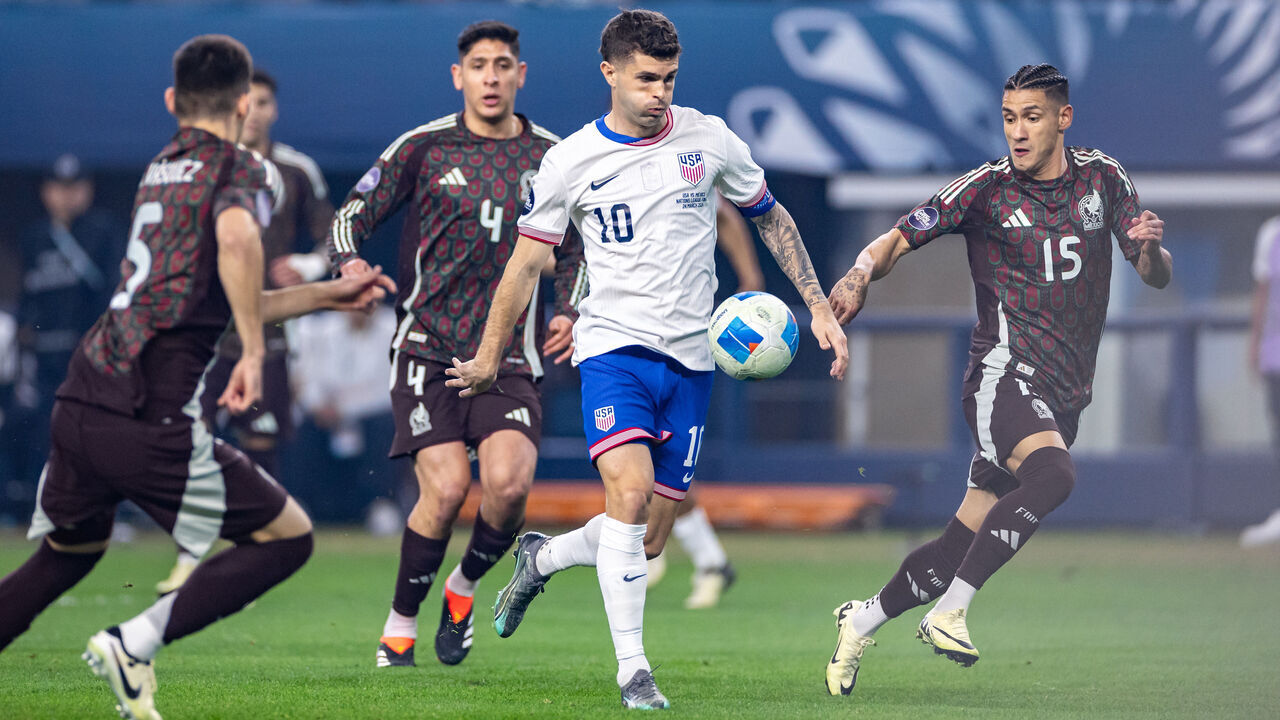 ARLINGTON, TX - MARCH 24: United States forward Christian Pulisic (#10) tries to control the ball in traffic during the Concacaf Nations League Final match between Mexico and the United States on March 24, 2024 at AT&T Stadium in Arlington, Texas.