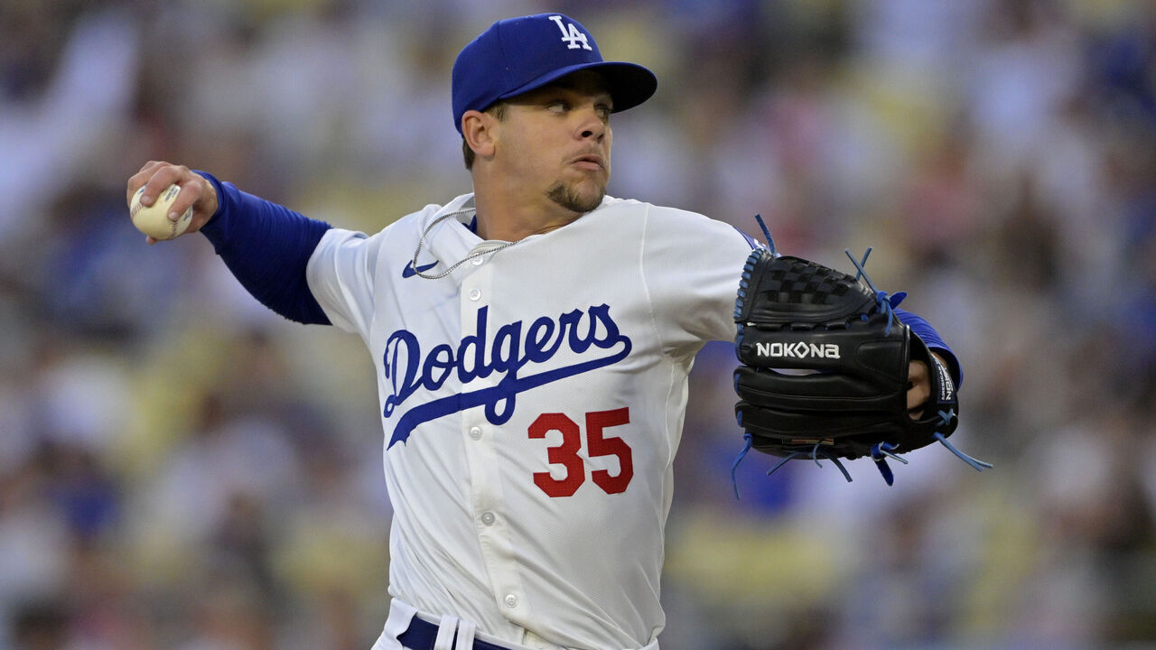 LOS ANGELES, CALIFORNIA - AUGUST 19: Gavin Stone #35 of the Los Angeles Dodgers pitches in the first inning against the Seattle Mariners at Dodger Stadium on August 19, 2024 in Los Angeles, California.