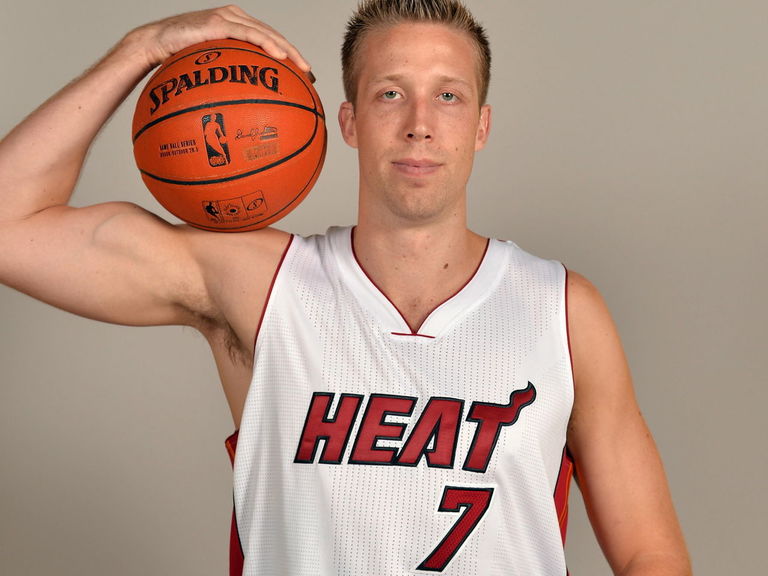 Heat's Justin Hamilton rejoins team after heart procedure | theScore.com