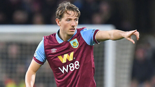 BURNLEY, ENGLAND - APRIL 2: Burnley's Sander Berge during the Premier League match between Burnley FC and Wolverhampton Wanderers at Turf Moor on April 2, 2024 in Burnley, England.
