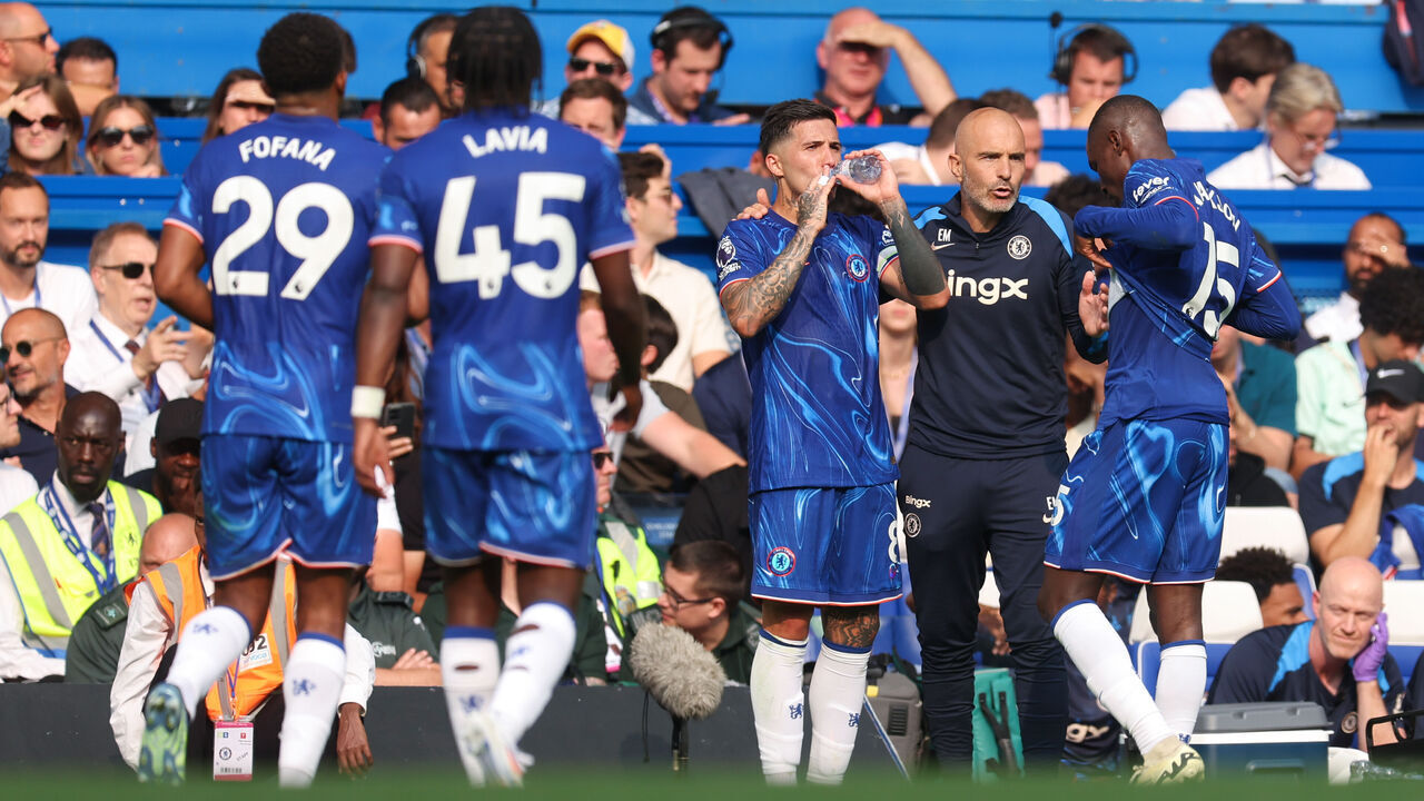 LONDON, ENGLAND - AUGUST 18: Enzo Maresca manager / head coach of Chelsea instructs his players during the Premier League match between Chelsea FC and Manchester City FC at Stamford Bridge on August 18, 2024 in London, England.