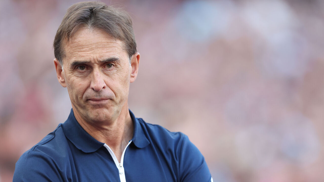 LONDON, ENGLAND - AUGUST 17: West Ham United manager Julen Lopetegui during the Premier League match between West Ham United FC and Aston Villa FC at London Stadium on August 17, 2024 in London, England.