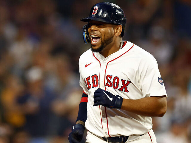 Reds sign Dominic Smith to 1-year contract | theScore.com
