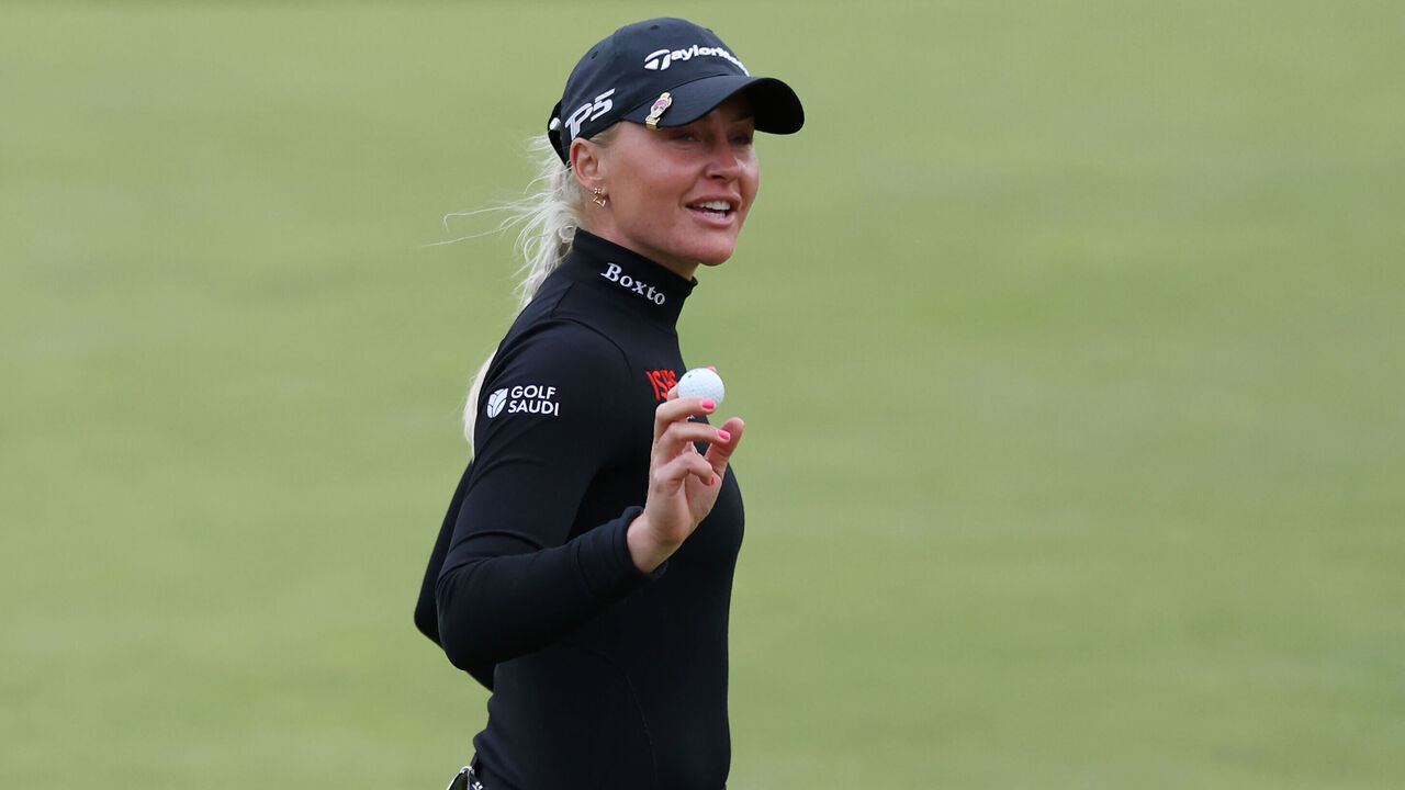 ST ANDREWS, SCOTLAND - AUGUST 22: Charley Hull of England reacts to her birdie on the 18th green during Day One of the AIG Women's Open at St Andrews Old Course on August 22, 2024 in St Andrews, Scotland.