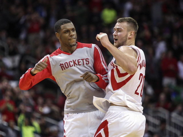 Report: Rockets tender qualifying offer to Motiejunas