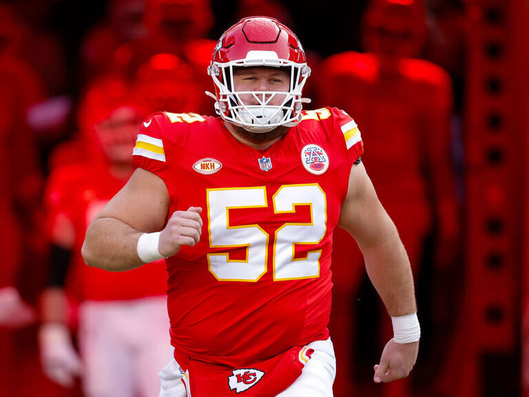 Chiefs make Humphrey top-paid center with 4-year, $72M deal