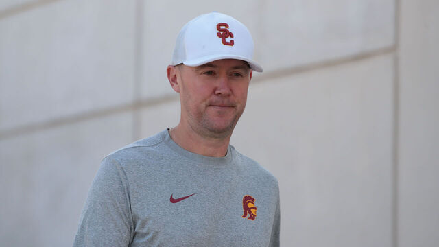 LOS ANGELES, CA - AUGUST 13: USC Trojans head coach Lincoln Riley during USC Trojans practice on August 13, 2024, at Howard Jones Field in Los Angeles, CA.