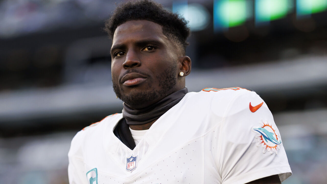 EAST RUTHERFORD, NEW JERSEY - NOVEMBER 24: Tyreek Hill #10 of the Miami Dolphins looks on during pregame warmups before an NFL football game against the New York Jets at MetLife Stadium on November 24, 2023 in East Rutherford, New Jersey.