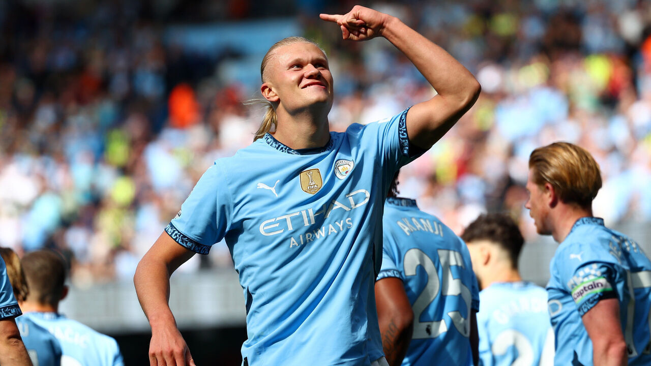 MANCHESTER, ENGLAND - AUGUST 24: Erling Haaland of Manchester City celebrates scoring his side's third goal during the Premier League match between Manchester City FC and Ipswich Town FC at Etihad Stadium on August 24, 2024 in Manchester, England.