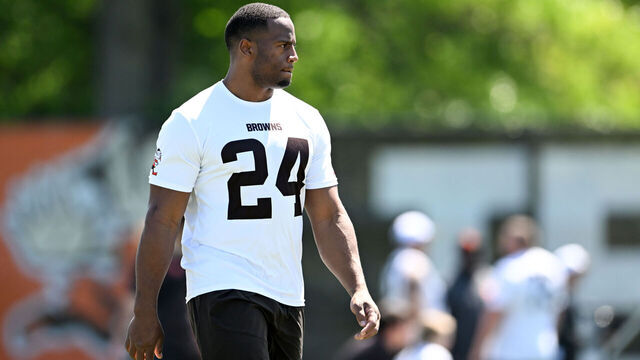 BEREA, OHIO - JUNE 12: Nick Chubb #24 of the Cleveland Browns looks on during a mandatory minicamp workout at their CrossCountry Mortgage Campus on June 12, 2024 in Berea, Ohio.