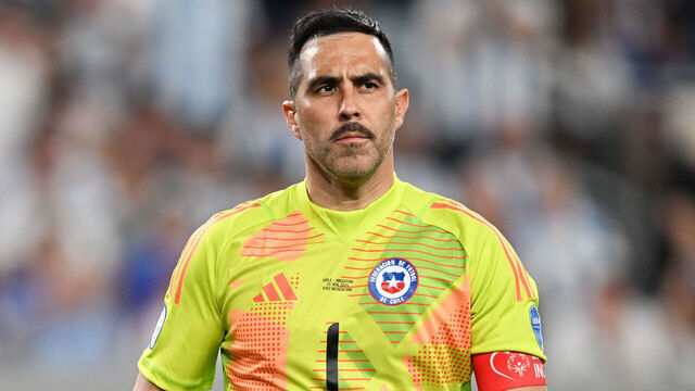 EAST RUTHERFORD, NEW JERSEY - JUNE 25: Claudio Bravo #1 of Chile looks downfield during a Copa America 2024 Group A match between Chile and Argentina at Metlife Stadium on June 25, 2024 in East Rutherford, New Jersey.