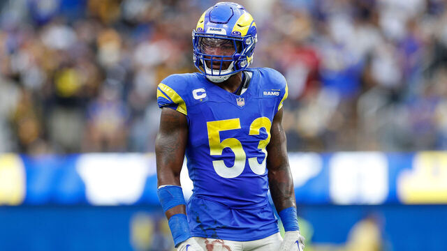 INGLEWOOD, CA - OCTOBER 22: Los Angeles Rams linebacker Ernest Jones (53) in a defensive position in the fourth quarter during an NFL regular season game between the Pittsburgh Steelers and Los Angeles Rams on October 22, 2023, at SoFi Stadium in Inglewood, CA.