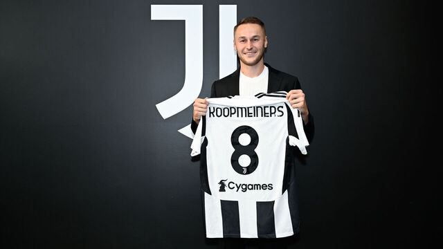 TURIN, ITALY - AUGUST 28: Juventus New Signing Teun Koopmeiners at Juventus headquarters on August 28, 2024 in Turin, Italy.