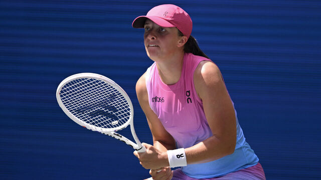 NEW YORK, NEW YORK - AUGUST 27: Iga Swiatek of Poland in action against Kamilla Rakhimova (not seen) in the first round on Day 2 of the US Open at USTA Billie Jean King National Tennis Center on August 27, 2024 in New York City.