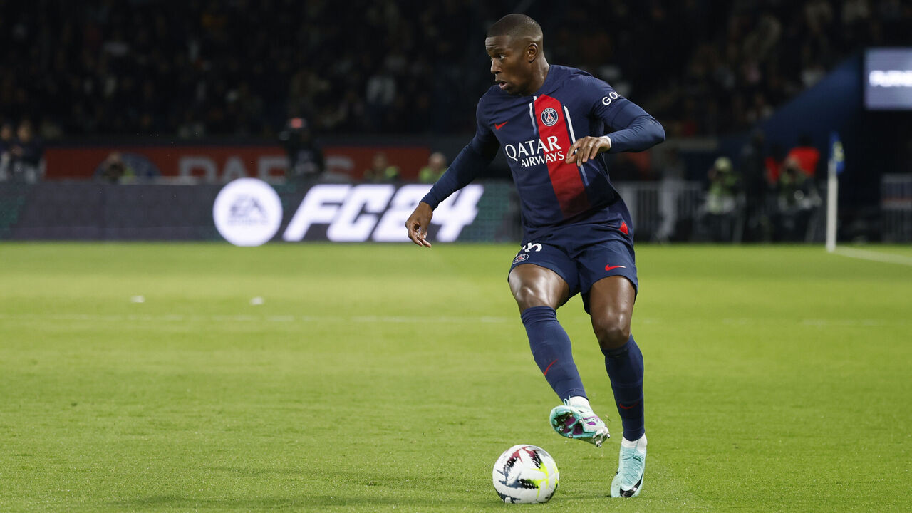 PARIS, FRANCE - NOVEMBER 24: Nordi Mukiele #26 of Paris Saint-Germain controls the ball during the Ligue 1 Uber Eats match between Paris Saint-Germain and AS Monaco at Parc des Princes on November 24, 2023 in Paris, France.