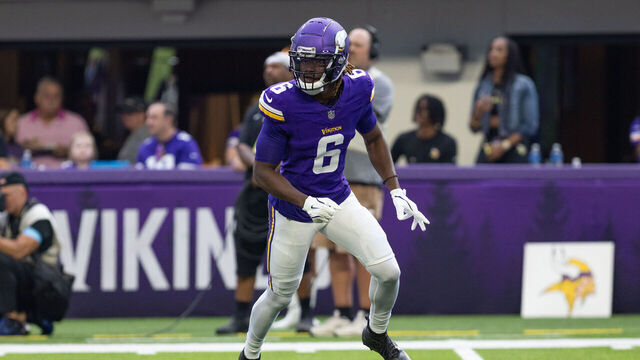 MINNEAPOLIS, MN - AUGUST 10: Minnesota Vikings safety Lewis Cine (6) runs on the field during the NFL preseason game between the Las Vegas Raiders and the Minnesota Vikings on August 10, 2024, at U.S. Bank Stadium in Minneapolis, MN.