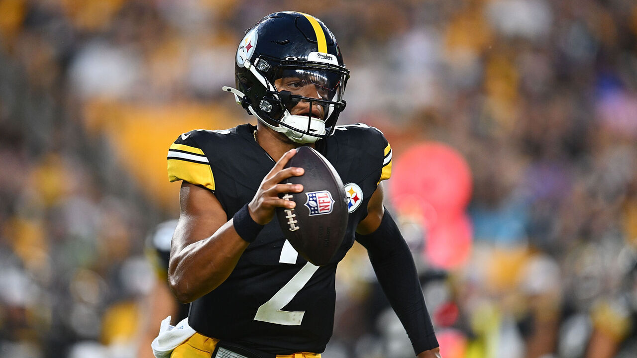 PITTSBURGH, PENNSYLVANIA - AUGUST 17: Justin Fields #2 of the Pittsburgh Steelers in action during the preseason game against the Buffalo Bills at Acrisure Stadium on August 17, 2024 in Pittsburgh, Pennsylvania.
