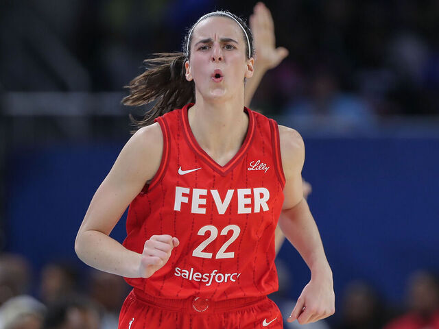 Clark shines with career-high 31 in Fever's win over Sky | theScore.com