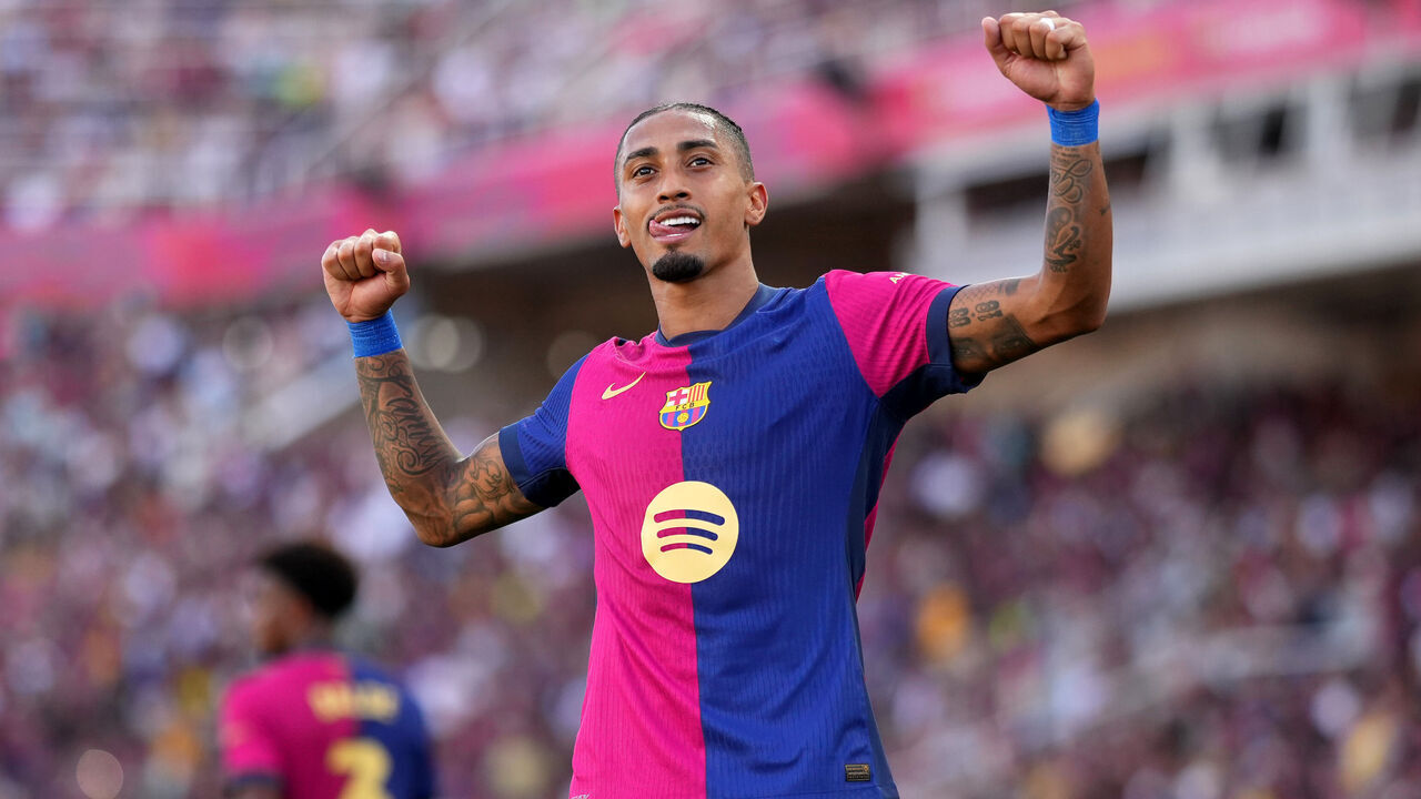 BARCELONA, SPAIN - AUGUST 31: Raphinha of FC Barcelona celebrates scoring his team's fourth goal during the La Liga match between FC Barcelona and Real Valladolid CF at Camp Nou on August 31, 2024 in Barcelona, Spain.