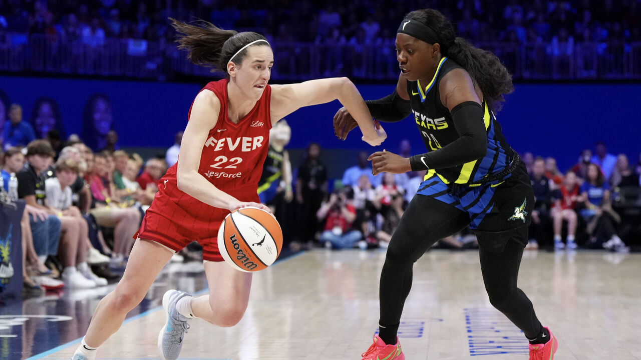ARLINGTON, TEXAS - SEPTEMBER 01: Caitlin Clark #22 of the Indiana Fever drives against Arike Ogunbowale #24 of the Dallas Wings in the second half at College Park Center on September 01, 2024 in Arlington, Texas.