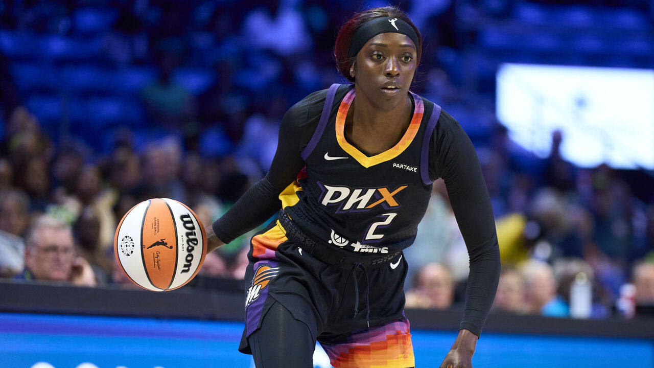 ARLINGTON, TEXAS - JULY 03: Kahleah Copper #2 of the Phoenix Mercury drives to the basket against the Dallas Wings at the College Park Center on July 3, 2024 in Arlington, Texas.