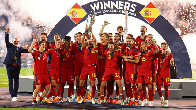ROTTERDAM, NETHERLANDS - JUNE 18: Jordi Alba of Spain lifts the trophy following the UEFA Nations League 2022/23 final match between Croatia and Spain at De Kuip on June 18, 2023 in Rotterdam, Netherlands.