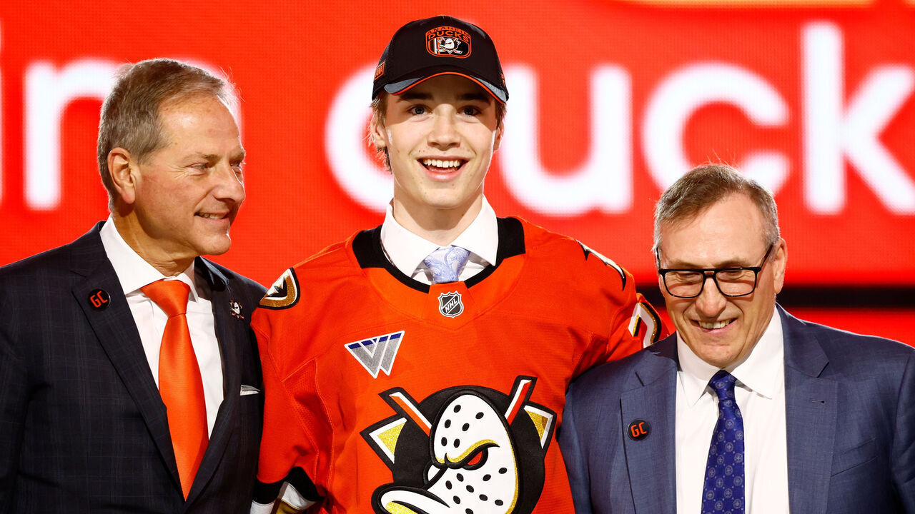 PARADISE, NV - JUNE 28: Beckett Sennecke of the Oshawa Generals is drafted by the Anaheim Ducks in the first round during the NHL Draft on June 28, 2024 at the Sphere in Las Vegas, Nevada.
