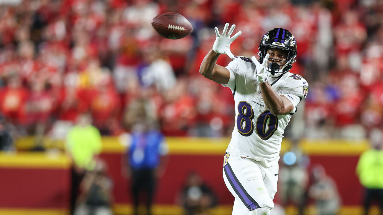 KANSAS CITY, MO - SEPTEMBER 05: Baltimore Ravens tight end Isaiah Likely (80) makes a catch late in the fourth quarter of an NFL game between the Baltimore Ravens and Kansas City Chiefs on September 5, 2024 at GEHA Field at Arrowhead Stadium in Kansas City, MO.