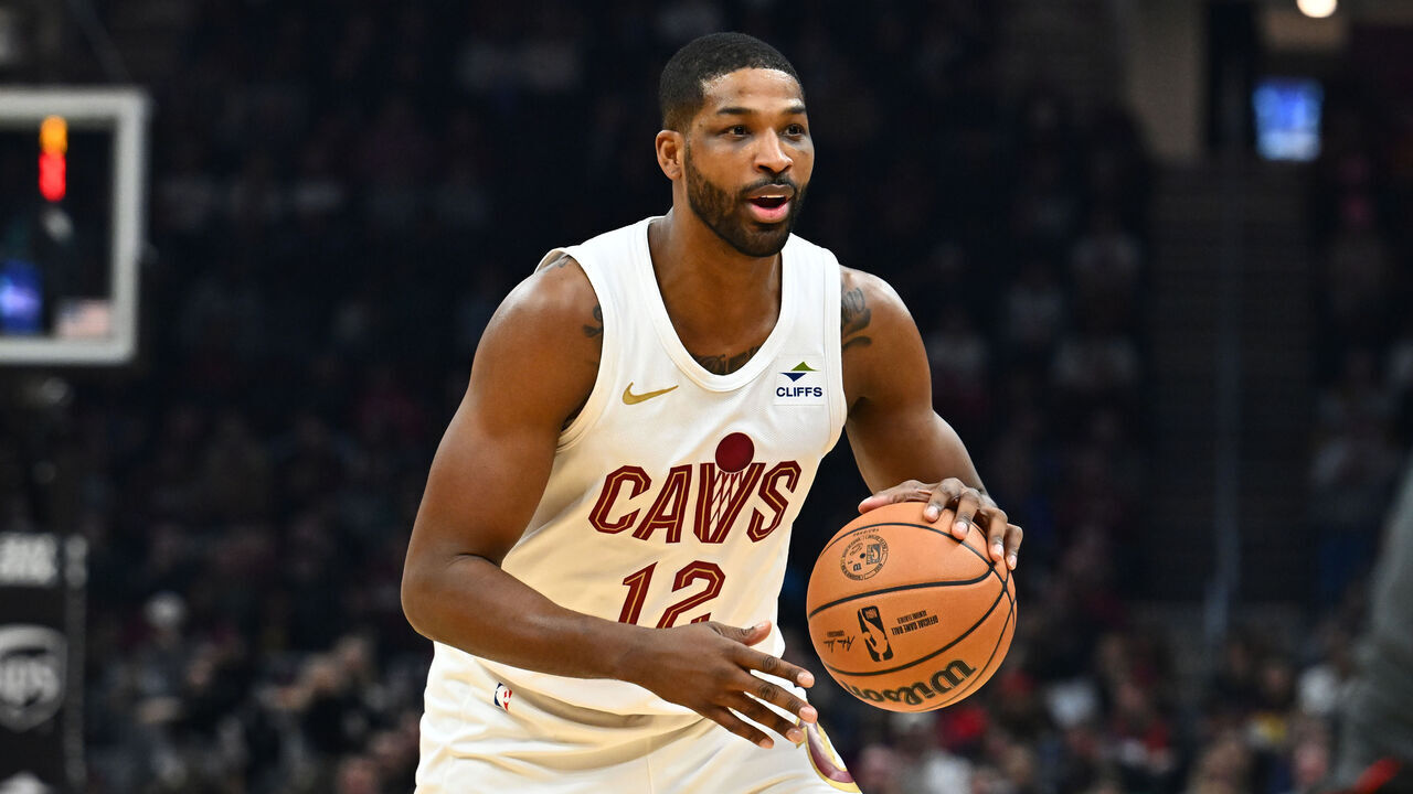 CLEVELAND, OHIO - JANUARY 05: Tristan Thompson #12 of the Cleveland Cavaliers passes during the second quarter against the Washington Wizards at Rocket Mortgage Fieldhouse on January 05, 2024 in Cleveland, Ohio.
