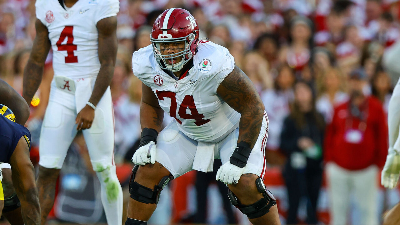 PASADENA, CA - JANUARY 01: Alabama Crimson Tide offensive lineman Kadyn Proctor (74) lines up during the Alabama Crimson Tide game versus the Michigan Wolverines CFP Semifinal at the Rose Bowl Game on January, 1, 2024, at the Rose Bowl Stadium in Pasadena, CA.