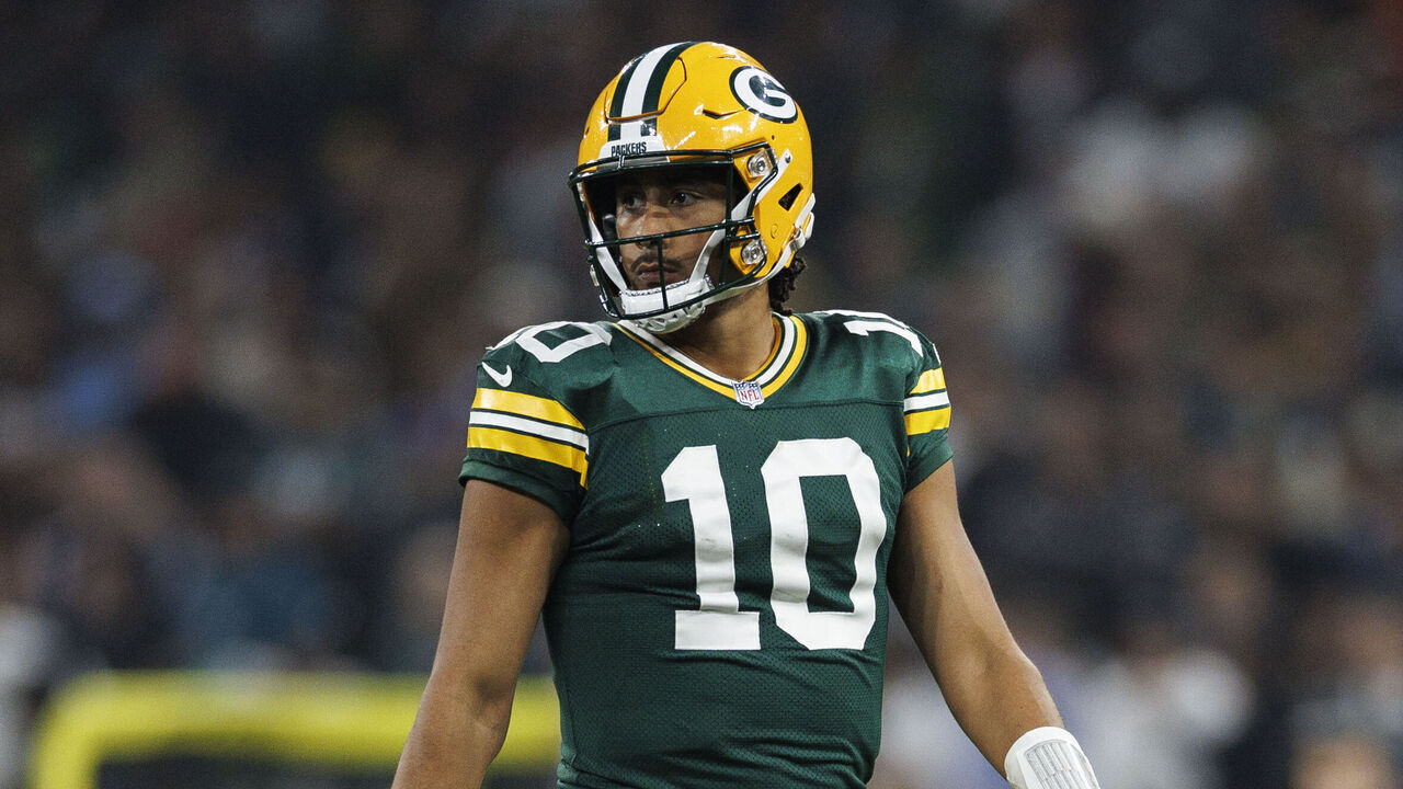 SÃO PAULO, BRAZIL - SEPTEMBER 7: Quarterback Jordan Love #10 of the Green Bay Packers stands on the field during the fourth quarter of an NFL football game against the Philadelphia Eagles, at Arena Corinthians on September 7, 2024 in Sao Paulo, Brazil.
